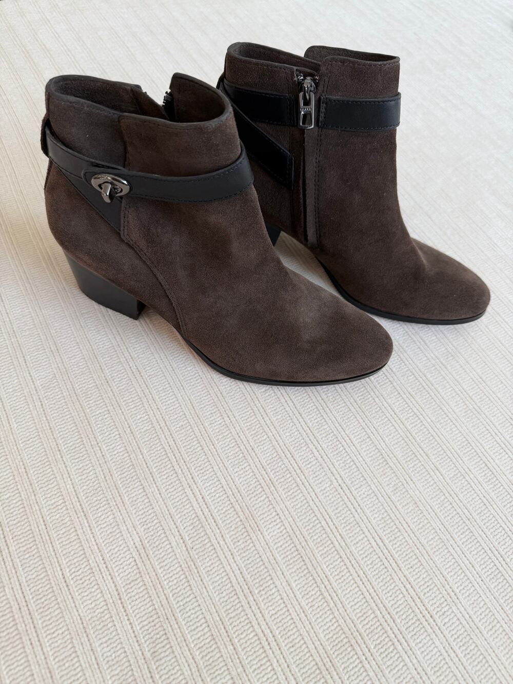 COACH Patricia Chestnut Brown Suede Turnlock Ankle Booties Size 7.5B